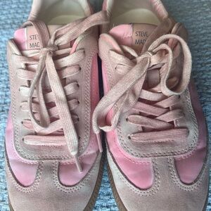 Steve Madden Pink Duo Sneakers. Comfy and fashionable.